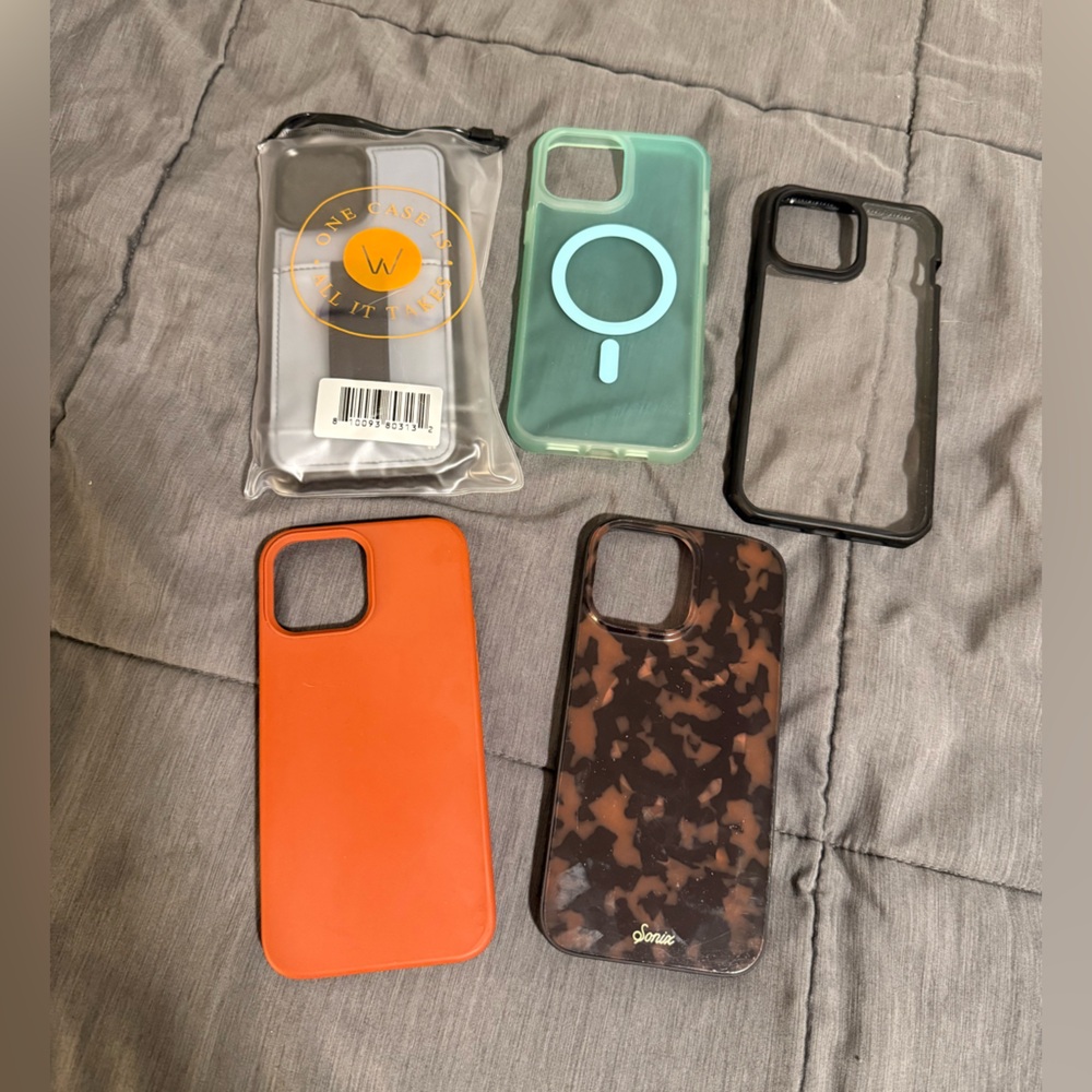 💚 BOGO- Set of 5 iPhone 13 max pro Cases, used but great condition